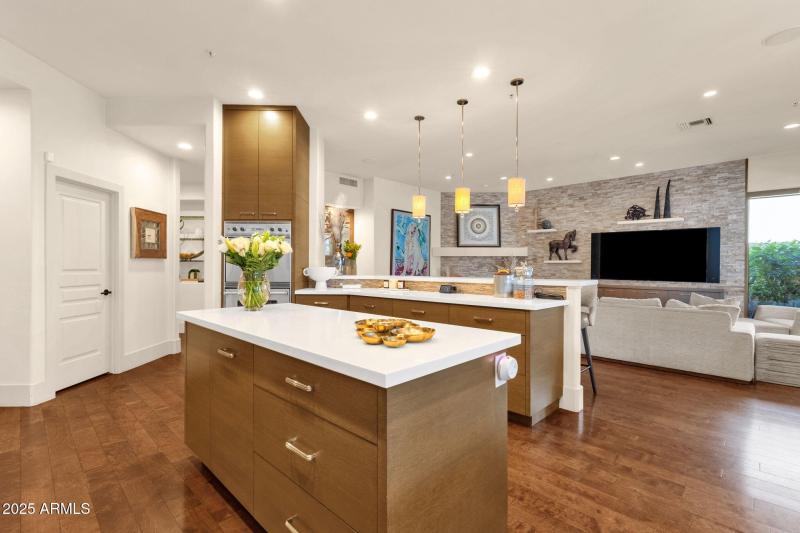 16-web-or-mls-10263-n-103rd-pl