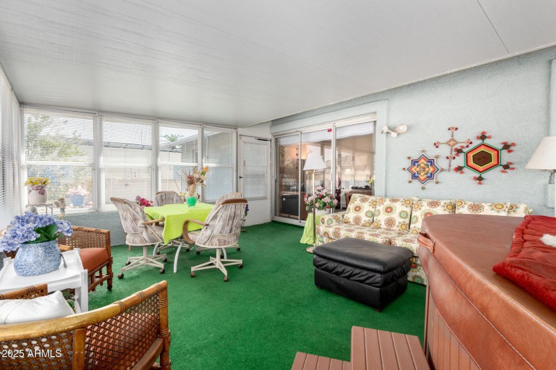 AZ Room, Lanai