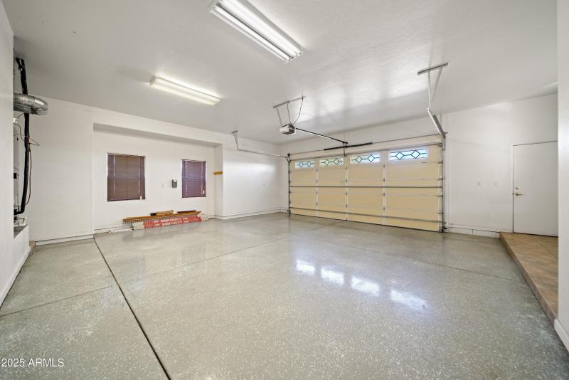 GARAGE w.BUILT IN CABINETS (1)