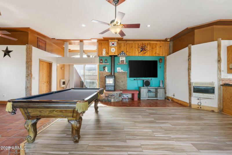 4-Living Room (2)