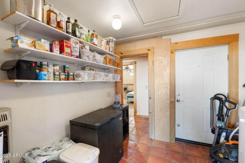 24-Laundry Room (2)