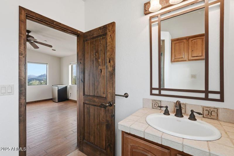 casita bath to kitchen