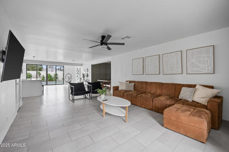 4132 N 34th Pl-6