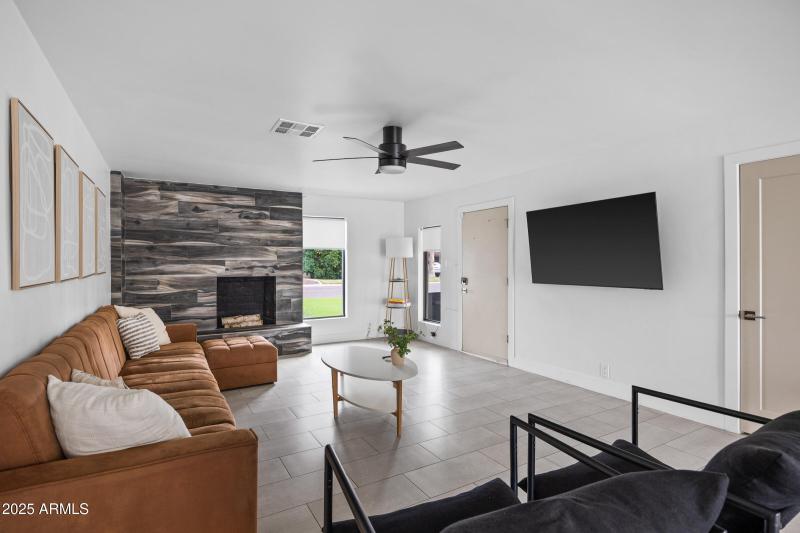4132 N 34th Pl-7