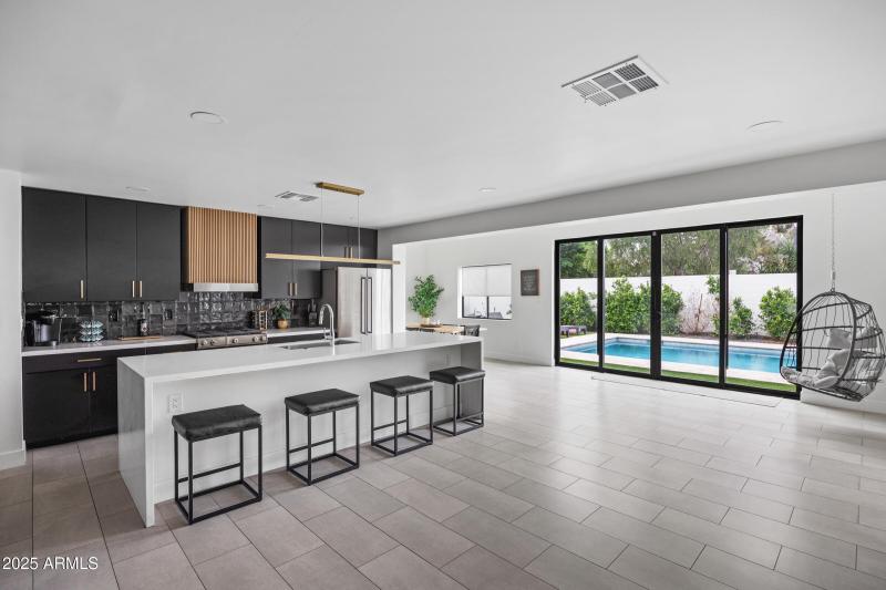 4132 N 34th Pl-9