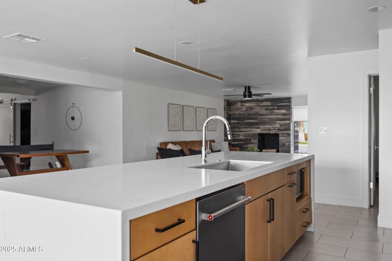 4132 N 34th Pl-15