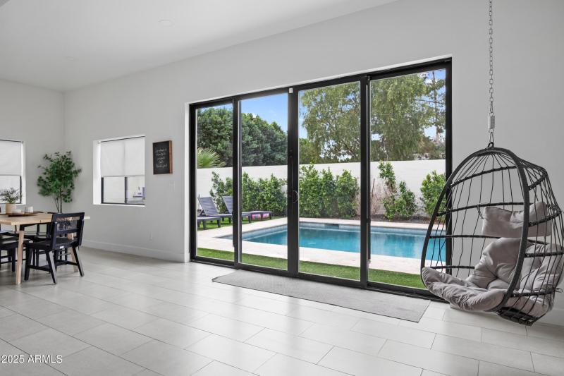 4132 N 34th Pl-18