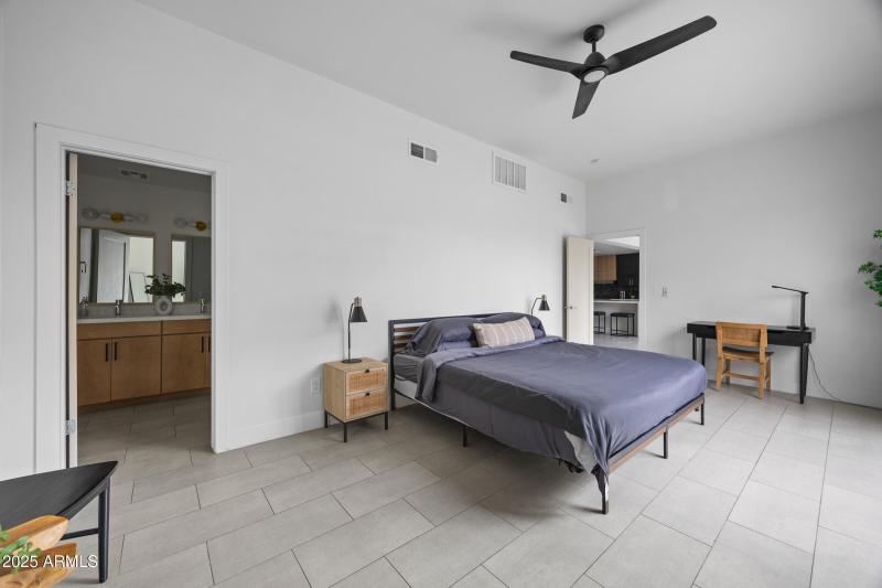 4132 N 34th Pl-23