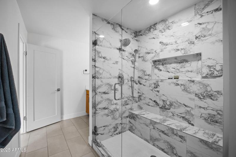 4132 N 34th Pl-25