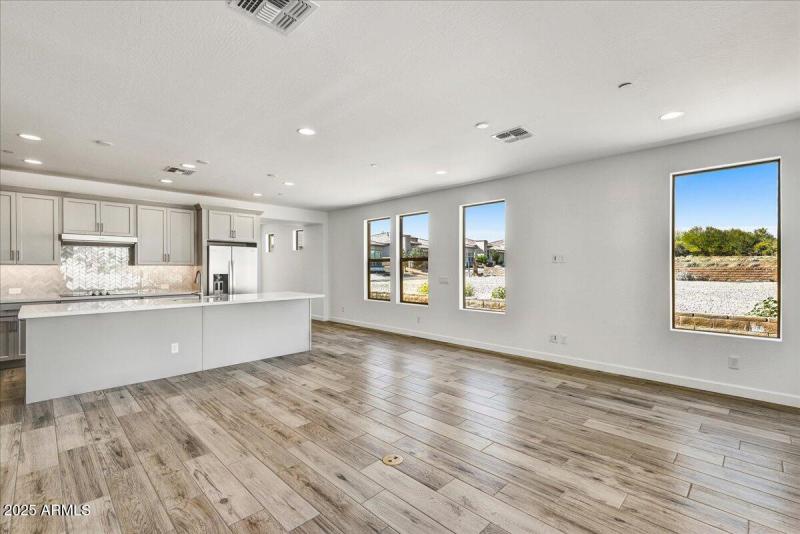 18-Family & Kitchen
