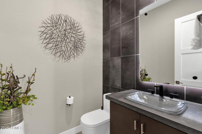 043_Half Bathroom