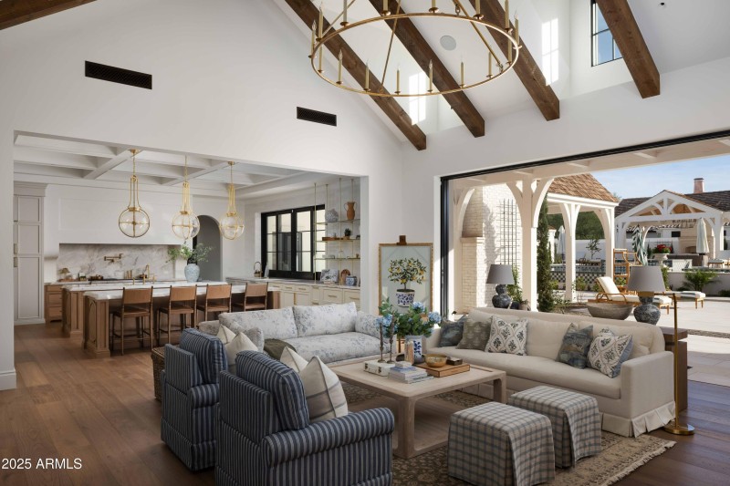 Grand living