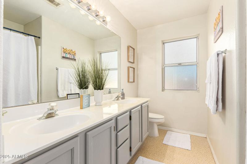 UPSTAIRS BATHROOM