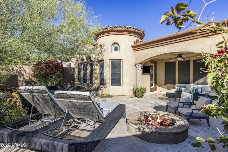 027_Fire Pit to Covered Patio