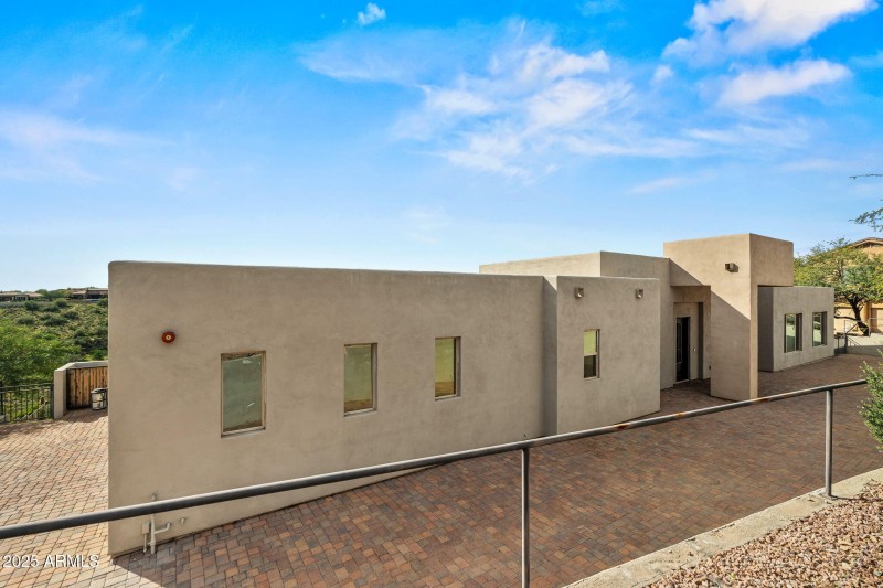 2-web-or-mls-11010 Buffalo Dr-4