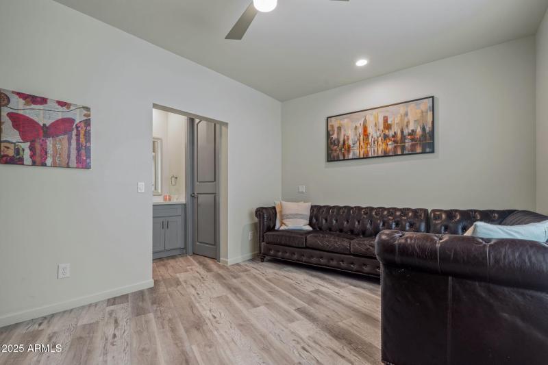 31-web-or-mls-11010 Buffalo Dr-17