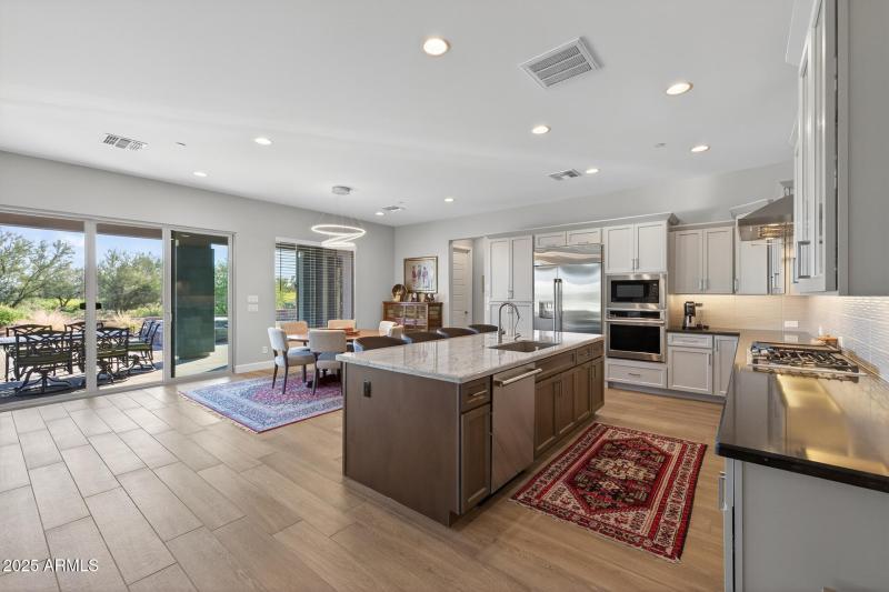 16) KITCHEN
