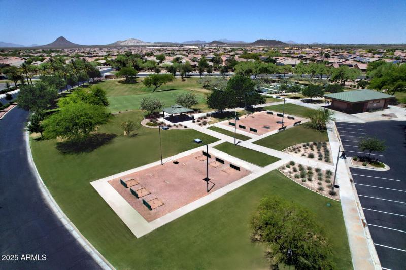Sun City 17 horseshoe pits