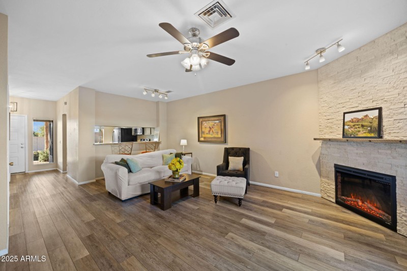 6-web-or-mls-4114-e-union-hills-dr-1213