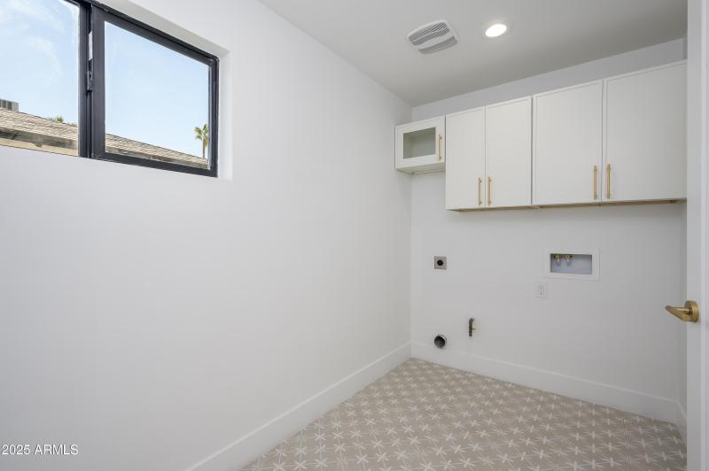 Laundry Room w/Cabinets