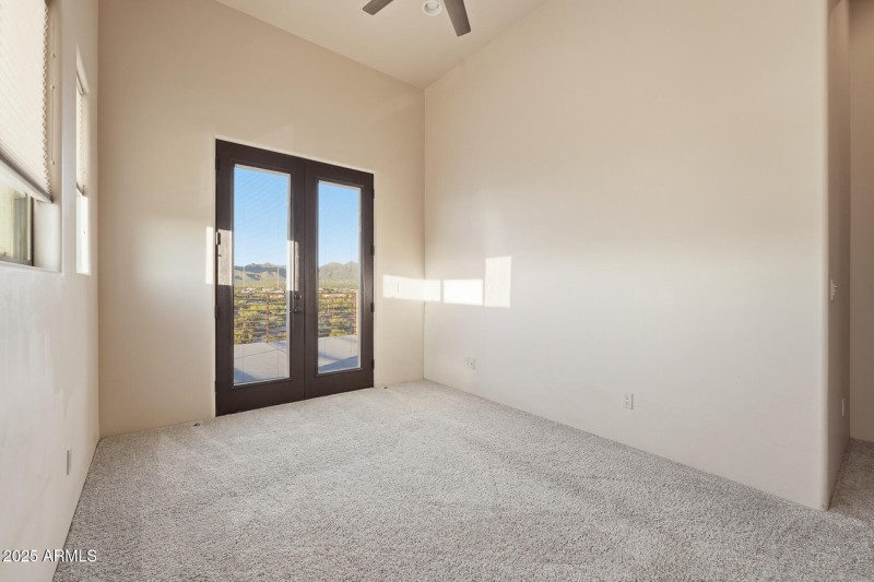 028-upstairs-guest-room