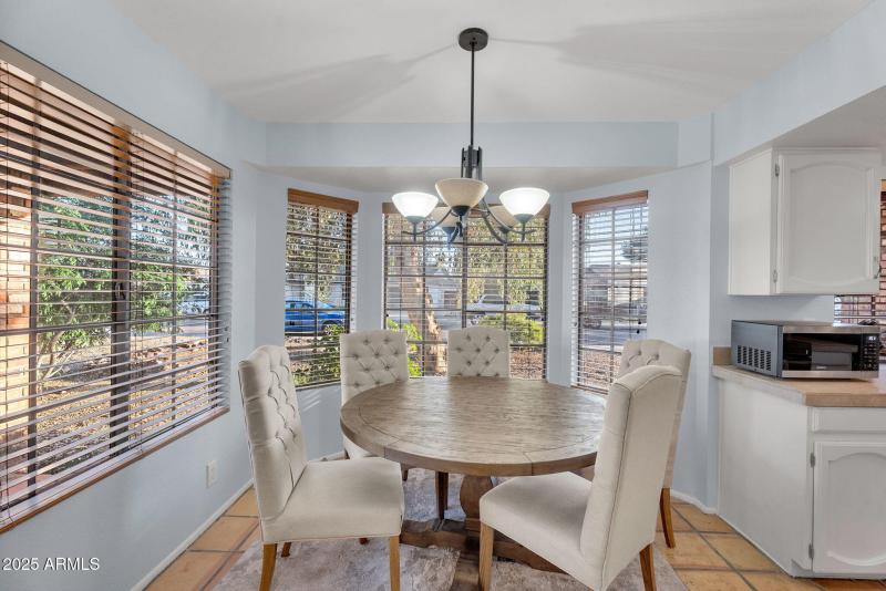 14-web-or-mls-8944 E Friess Dr -11