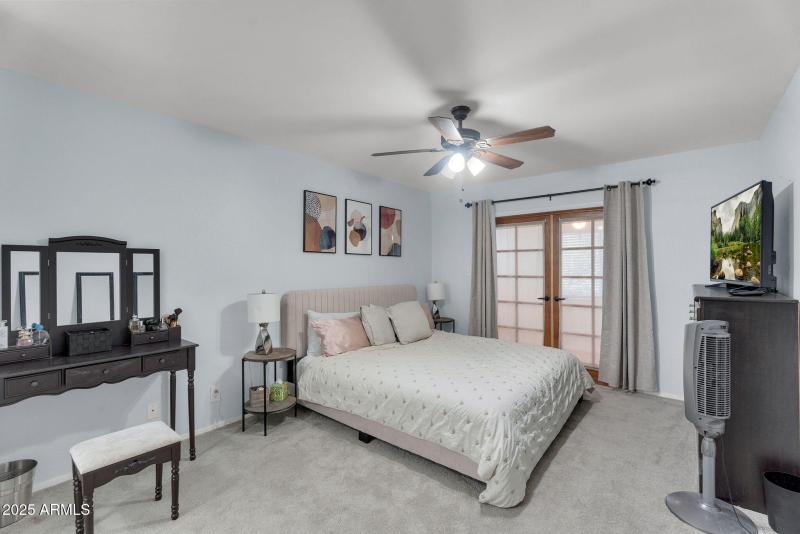 21-web-or-mls-8944 E Friess Dr -21