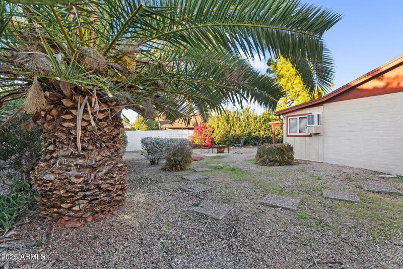 39-web-or-mls-8944 E Friess Dr -34