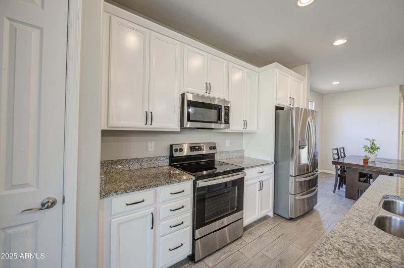 08-Kitchen Cabinets