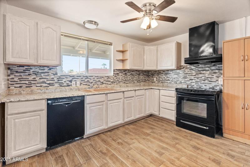 4821 N 32nd Ave-11