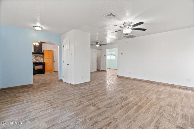 4821 N 32nd Ave-15