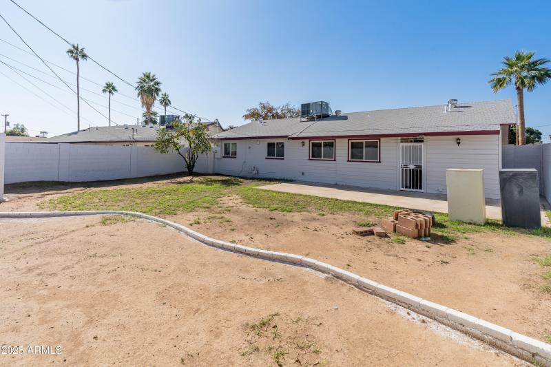 4821 N 32nd Ave-25