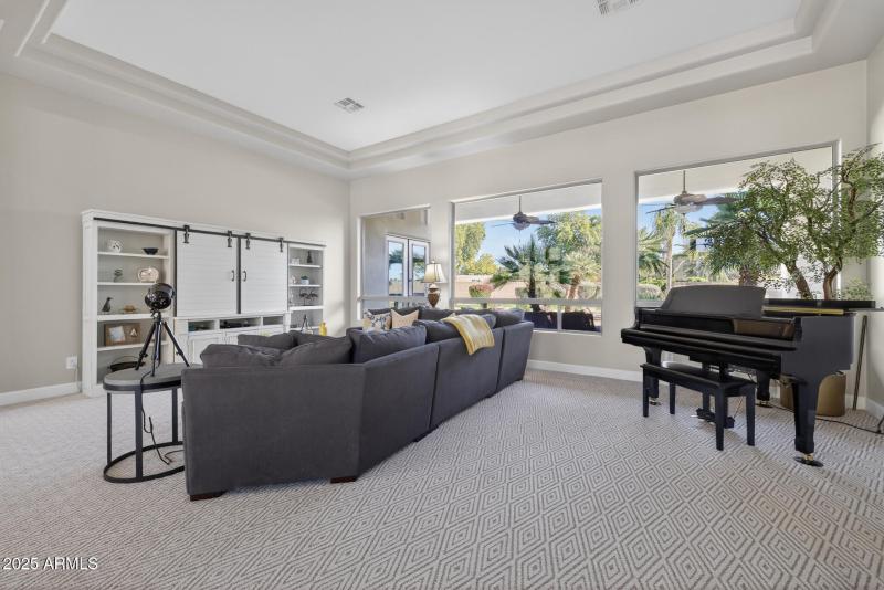 12)FORMAL LIVING