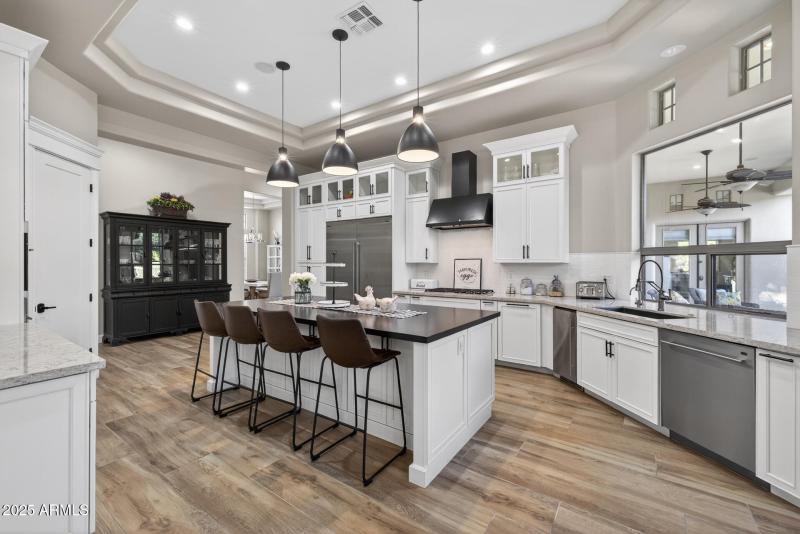 18)KITCHEN