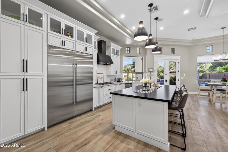 20)KITCHEN