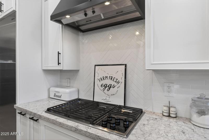 21)KITCHEN