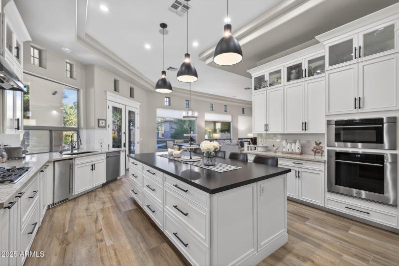 22)KITCHEN