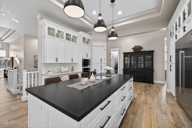24)KITCHEN