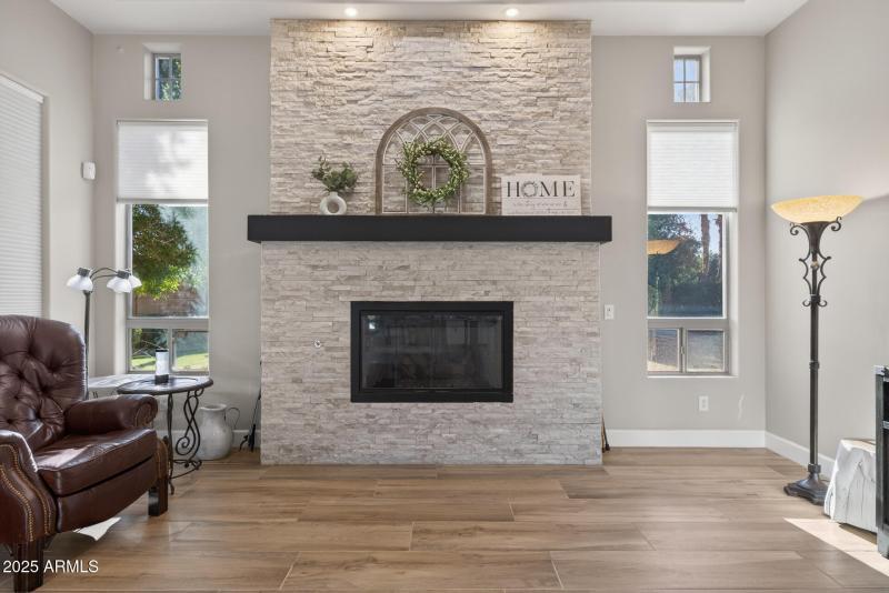 36)FAMILY ROOM