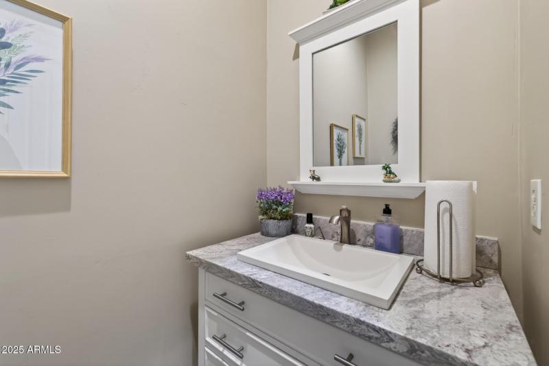 52)POWDER ROOM
