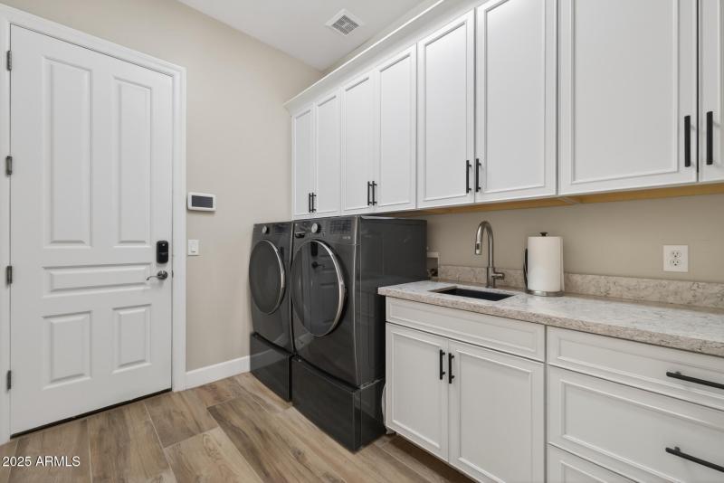 58)LAUNDRY ROOM
