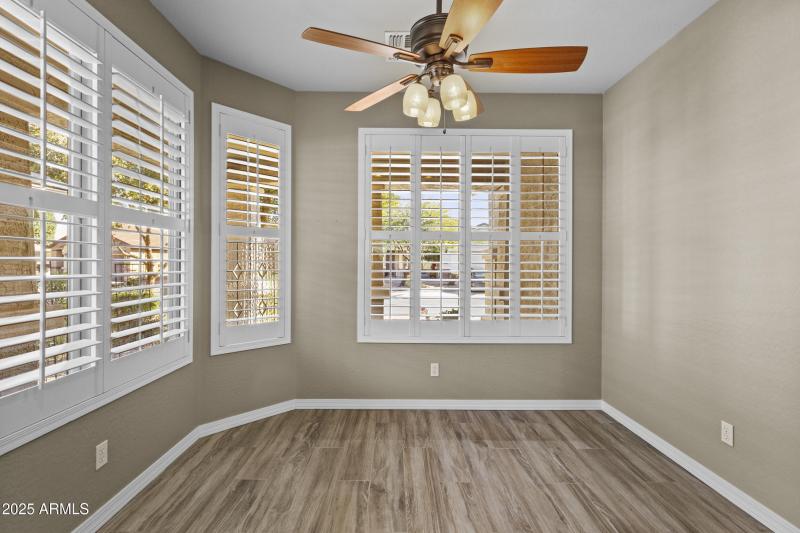 16 - Breakfast Nook