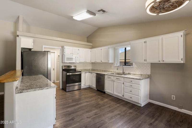 Kitchen (1)