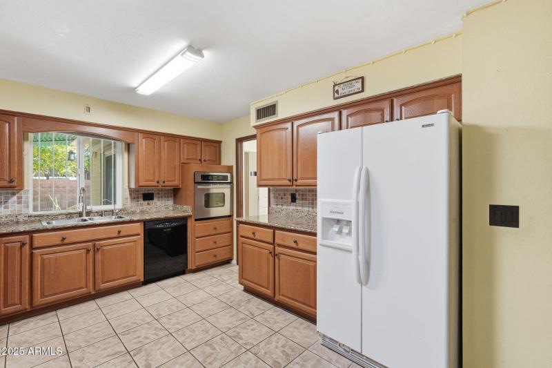 Racine - kitchen