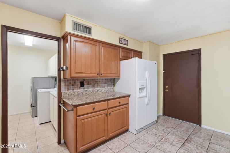 Racine - kitchen.4