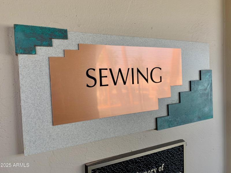21 Golden Vista Sewing