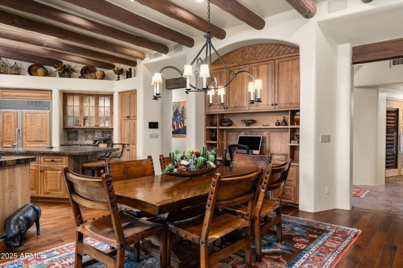 Breakfast Room 27