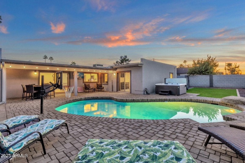 44-web-or-mls-5210-e-karen-dr