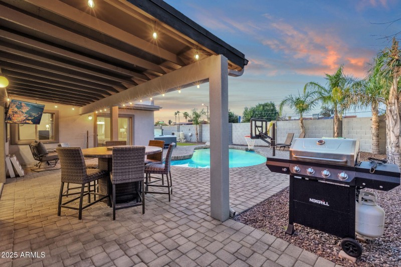 42-web-or-mls-5210-e-karen-dr