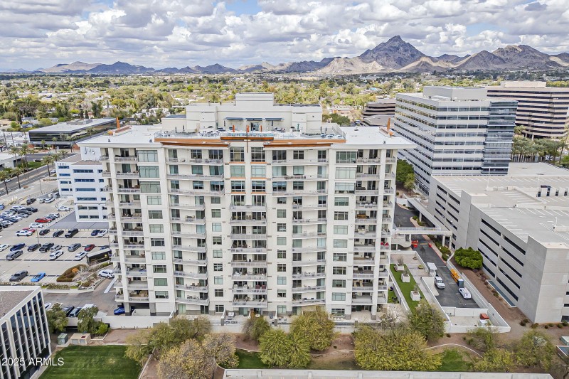 2211 Exterior